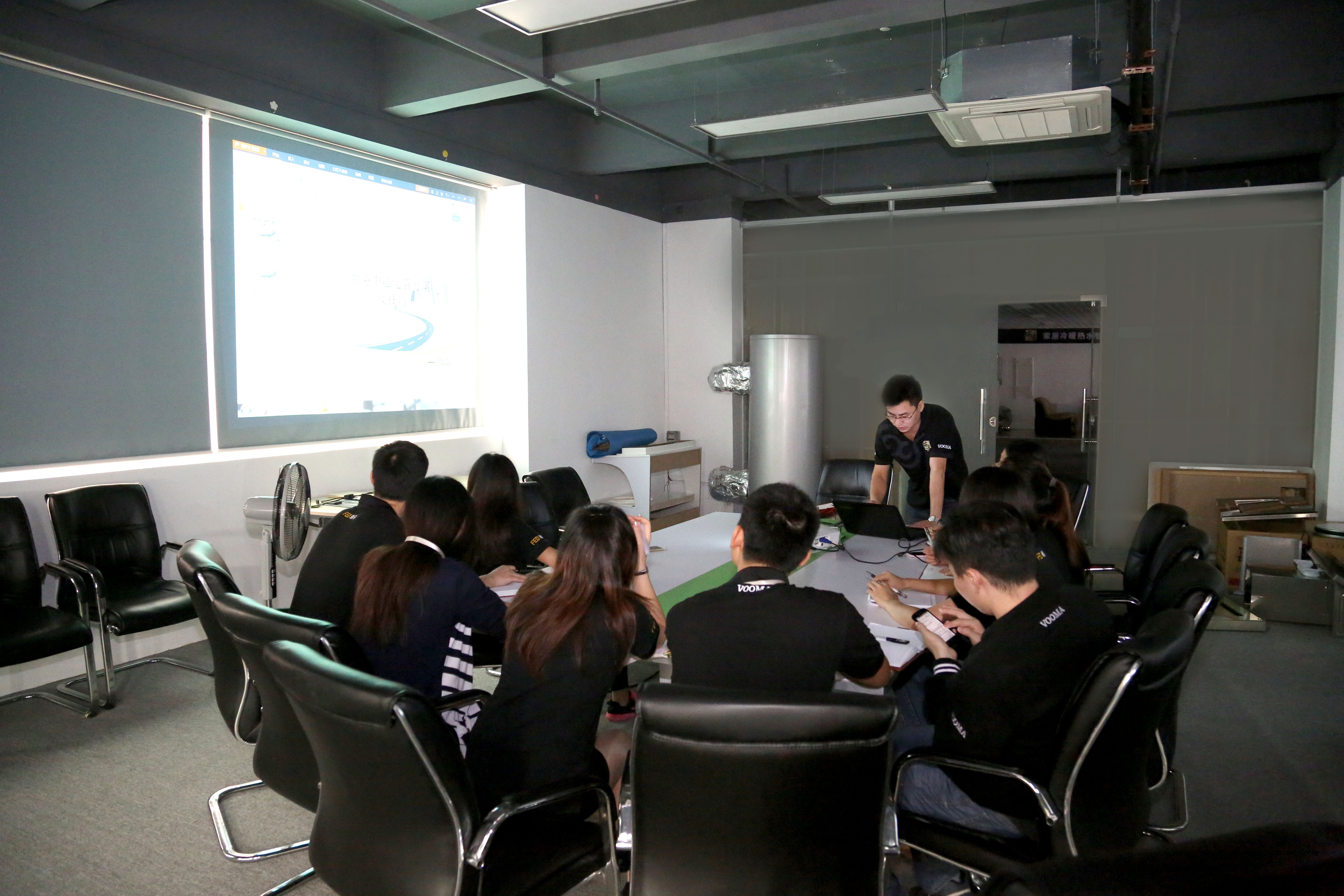 強化服務(wù)意識，提升商務(wù)能力11